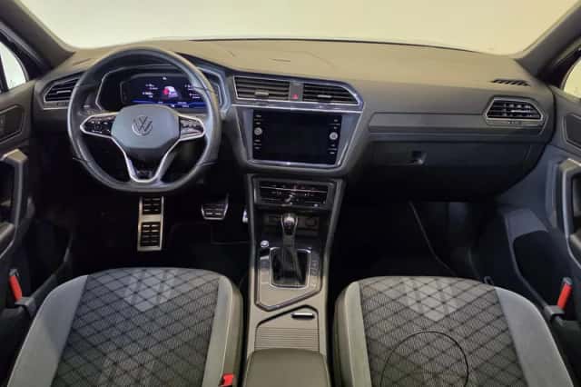 Volkswagen Tiguan (2021) thumbnail 3