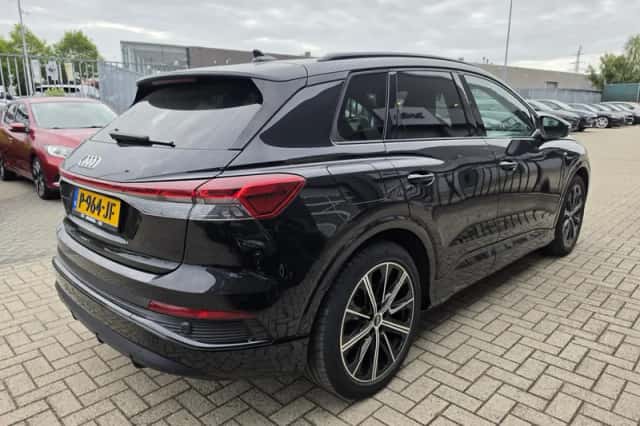 Audi Q4 e-tron (2022) thumbnail 2