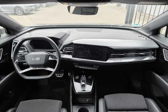 Audi Q4 e-tron (2022) thumbnail 3