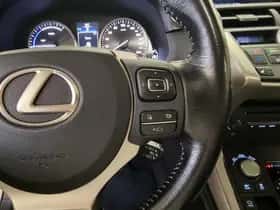 Lexus NX (2015) thumbnail 25