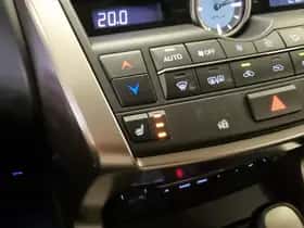 Lexus NX (2015) thumbnail 32