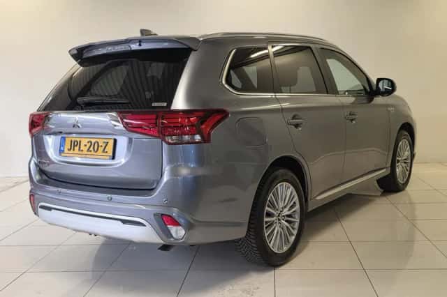 Mitsubishi Outlander (2020) thumbnail 5