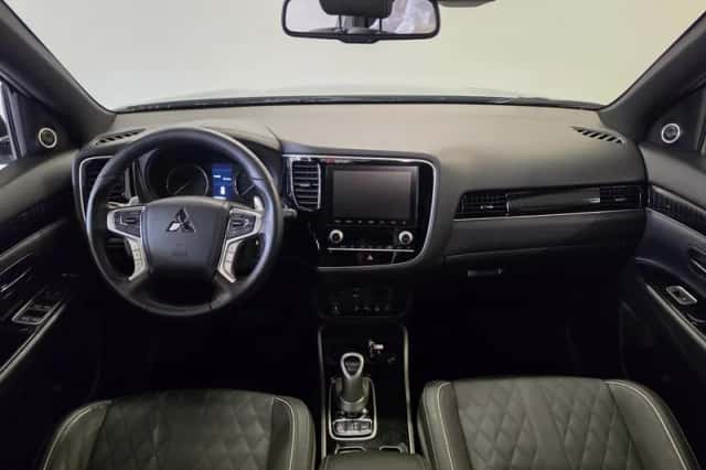 Mitsubishi Outlander (2020) thumbnail 6