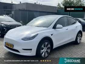 Tesla Model Y (2023) thumbnail 1