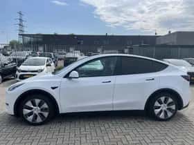 Tesla Model Y (2023) thumbnail 2