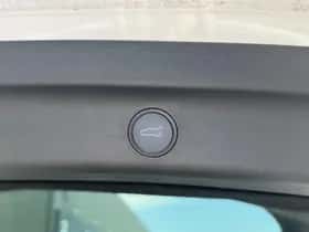 Tesla Model Y (2023) thumbnail 11