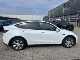 Tesla Model Y (2023) thumbnail 13