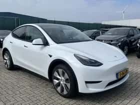 Tesla Model Y (2023) thumbnail 14