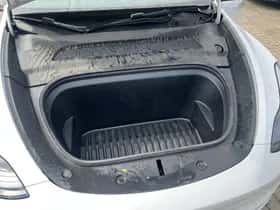 Tesla Model Y (2023) thumbnail 16