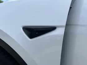 Tesla Model Y (2023) thumbnail 17