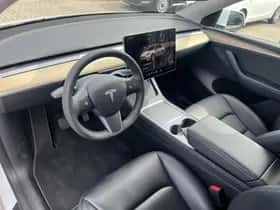 Tesla Model Y (2023) thumbnail 19