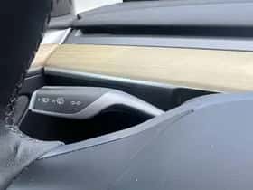 Tesla Model Y (2023) thumbnail 24