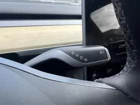 Tesla Model Y (2023) thumbnail 25