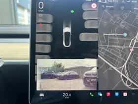 Tesla Model Y (2023) thumbnail 28