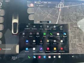 Tesla Model Y (2023) thumbnail 30
