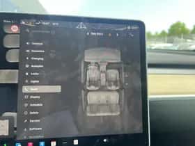 Tesla Model Y (2023) thumbnail 32
