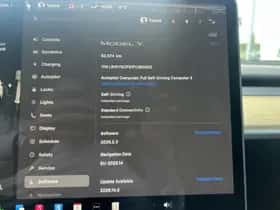 Tesla Model Y (2023) thumbnail 33