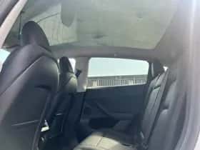 Tesla Model Y (2023) thumbnail 6