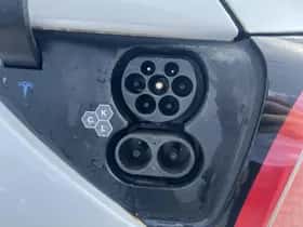 Tesla Model Y (2023) thumbnail 8