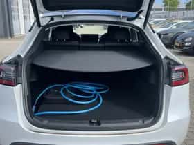Tesla Model Y (2023) thumbnail 10