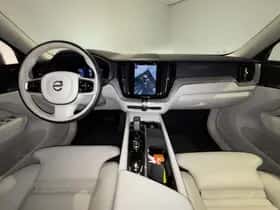 Volvo XC60 (2023) thumbnail 17