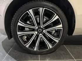 Volvo XC60 (2023) thumbnail 3