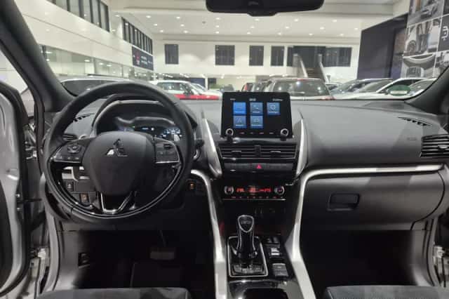 Mitsubishi Eclipse Cross (2023) thumbnail 3