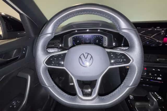 Volkswagen T-Roc (2022) thumbnail 4
