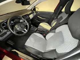 Renault Clio (2023) thumbnail 24