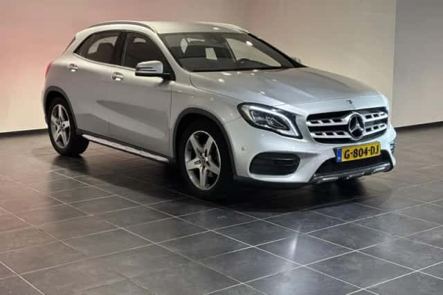 Mercedes-Benz GLA (2019) thumbnail 3