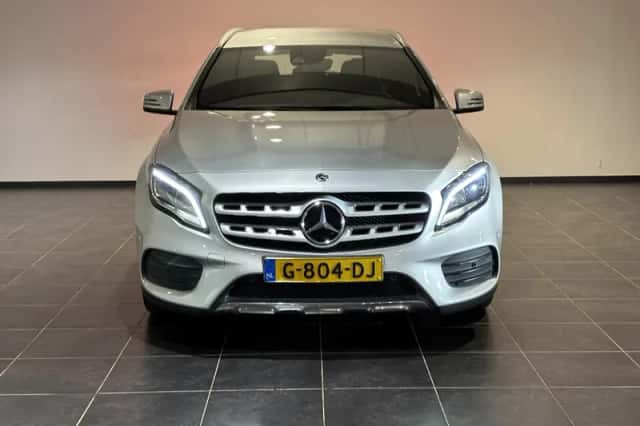 Mercedes-Benz GLA (2019) thumbnail 2