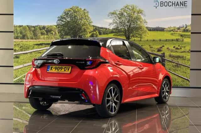 Toyota Yaris (2020) thumbnail 2