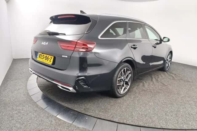 Kia Ceed Sportswagon (2023) thumbnail 2