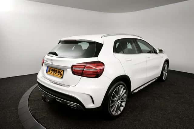 Mercedes-Benz GLA (2020) thumbnail 2