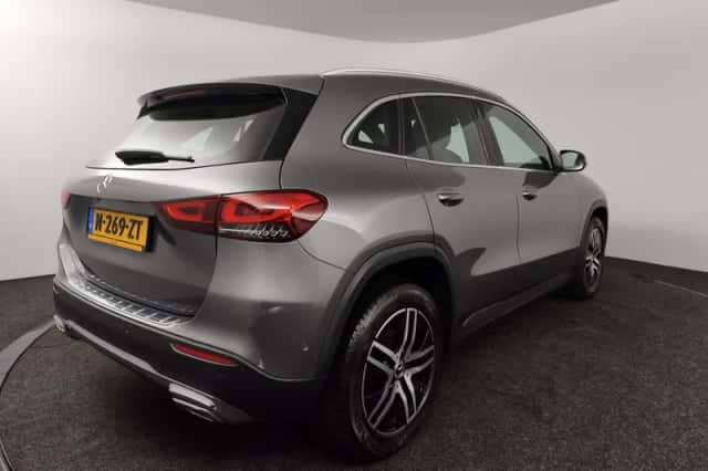 Mercedes-Benz GLA (2022) thumbnail 2