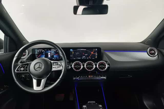 Mercedes-Benz GLA (2022) thumbnail 3