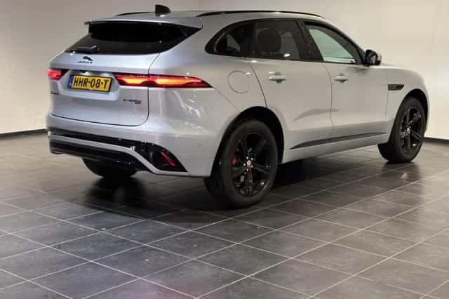 Jaguar F-Pace (2021) thumbnail 2