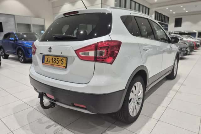 Suzuki S-Cross (2019) thumbnail 2