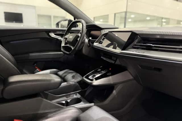 Audi Q4 (2021) thumbnail 6