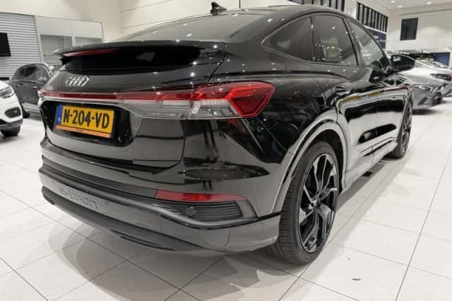 Audi Q4 (2021) thumbnail 2