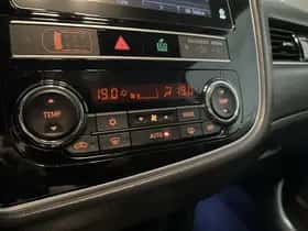 Mitsubishi Outlander (2019) thumbnail 12