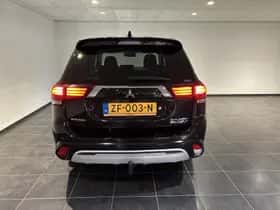 Mitsubishi Outlander (2019) thumbnail 17
