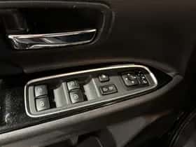 Mitsubishi Outlander (2019) thumbnail 18