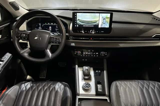 Mitsubishi Outlander (2025) thumbnail 3
