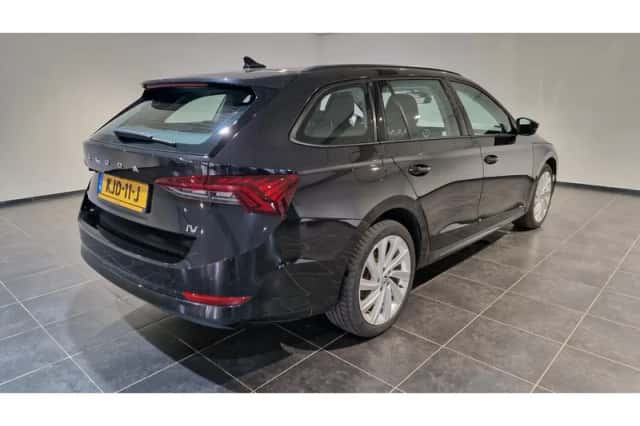 Škoda Octavia (2023) thumbnail 2