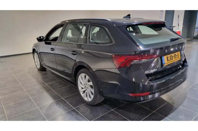 Škoda Octavia (2023) thumbnail 6