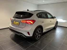 Ford Focus (2020) thumbnail 2