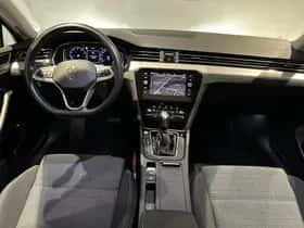 Volkswagen Passat (2021) thumbnail 3