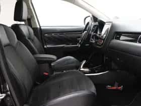 Mitsubishi Outlander (2019) thumbnail 6
