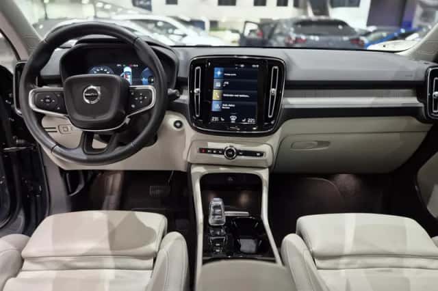 Volvo XC40 (2021) thumbnail 3